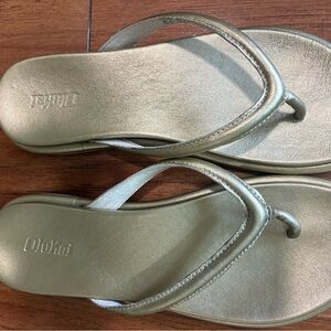 OluKai Women's Metallic Gold Sandals